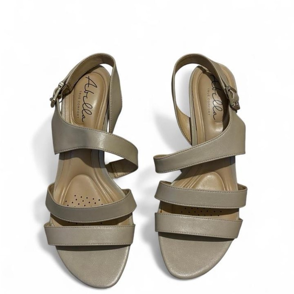 ✰ Arabella Tan faux leather kitten heels with adjustable straps ✰